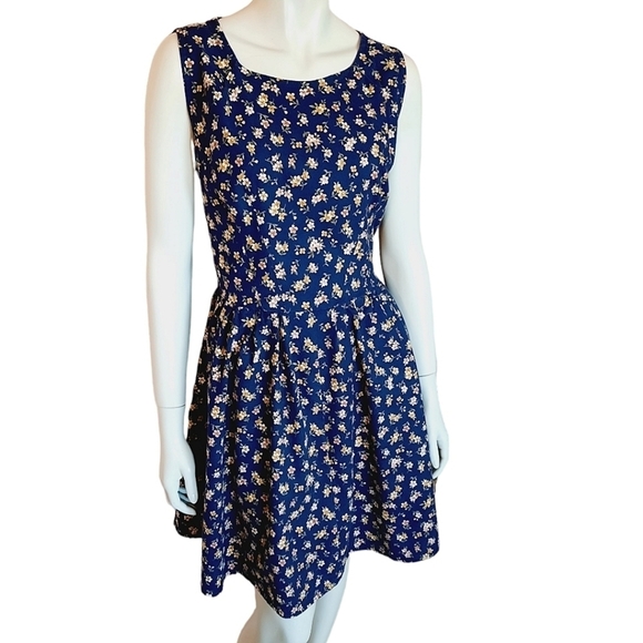 Vintage Hand Sewn Medium Cotton Dress Floral Print Princess Silhouette Pockets - Picture 2 of 9